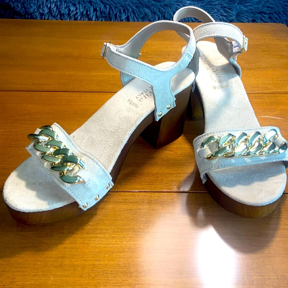 New tan sandals size 9.5W